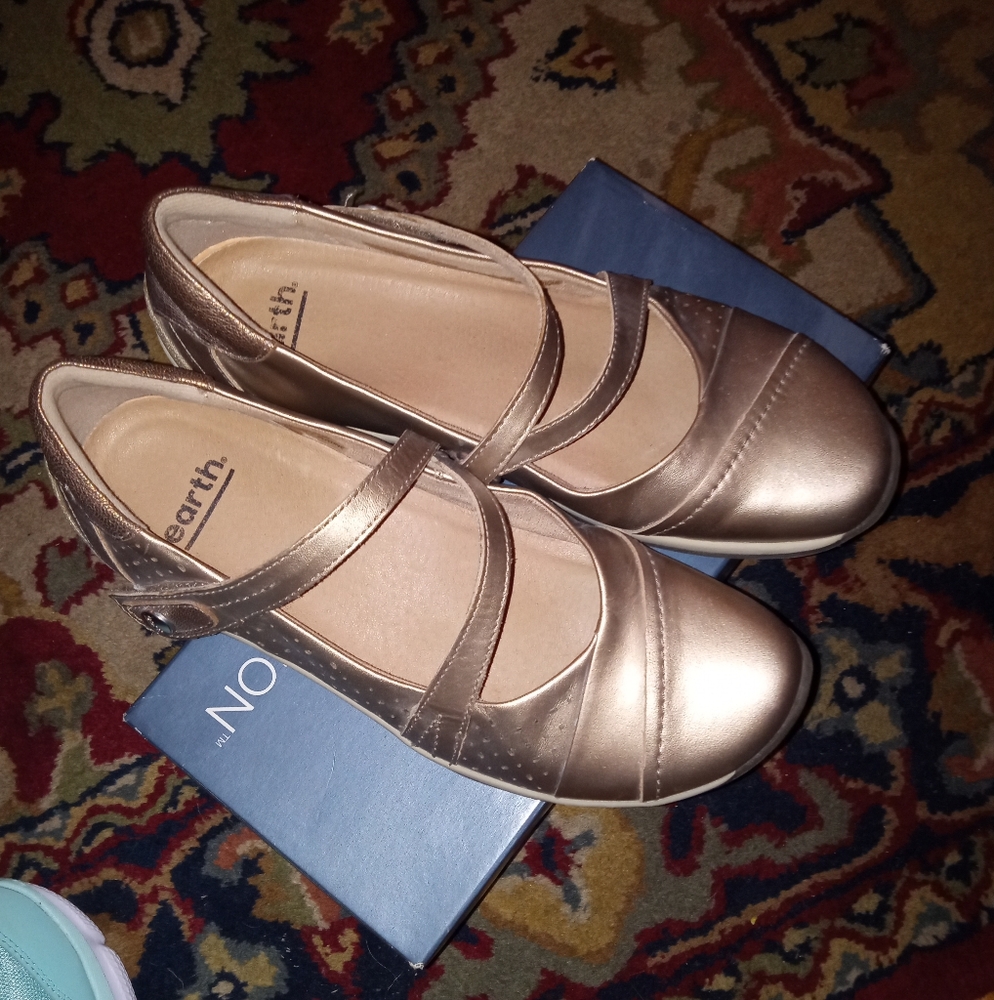 Earth shoes size8.5